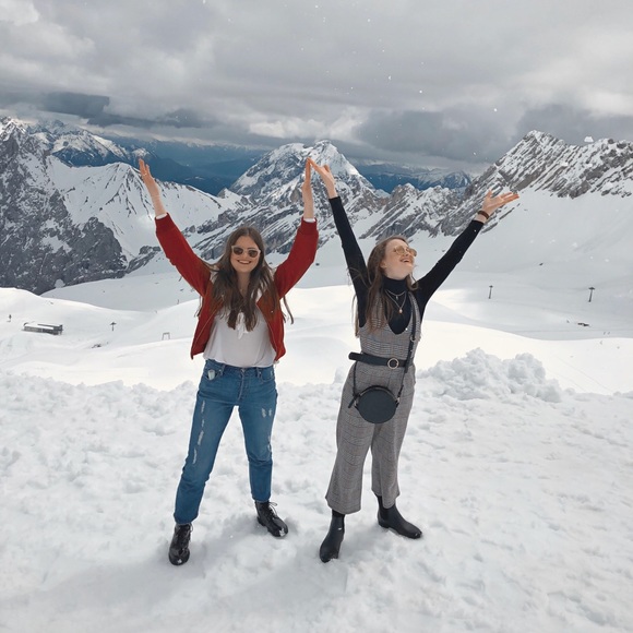 Meet your posher, Julia - Picture 3 of 5